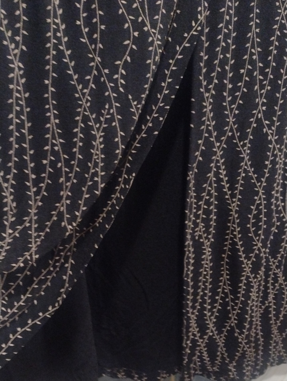 Briggs New York Black Maxi Skirt with Tan Wave Pattern - Picture 3 of 3